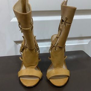 100% Authentic Emily B ZigiNY Mama leather sample Heels sz 6